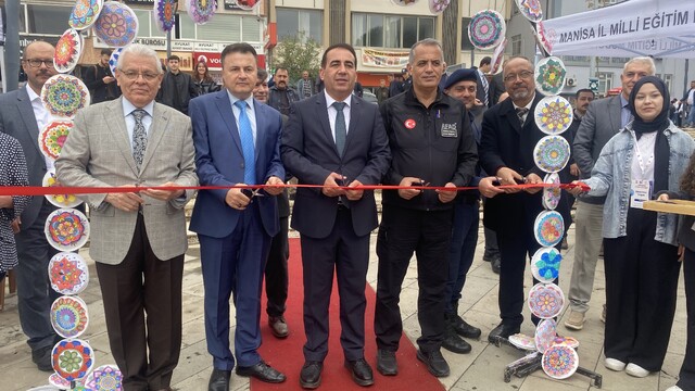 Alaşehir'de bilim şenliği başladı