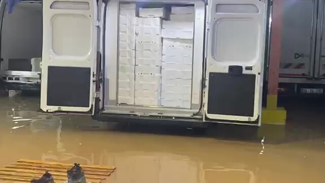 Kocaeli'de sağanak nedeniyle ev ve iş yerlerini su bastı