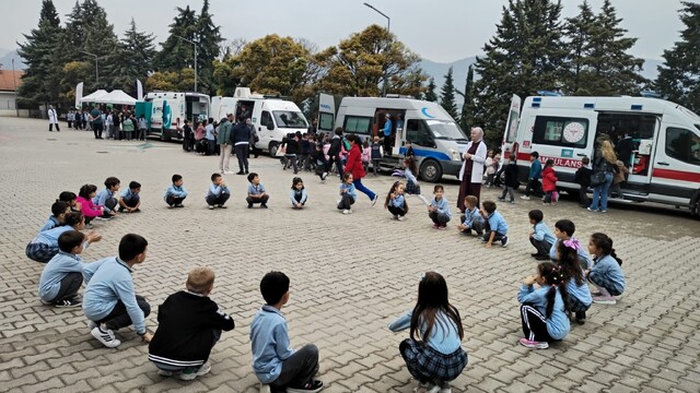 Bilecik'te minik öğrencilere sağlık eğitimi