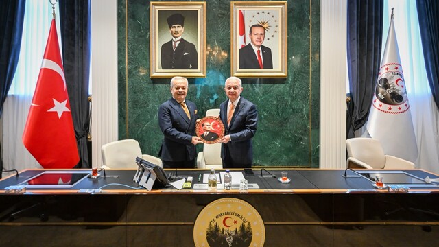 Vali Turan, MHP Kırklareli İl Başkanı Savaşan'ı makamında kabul etti
