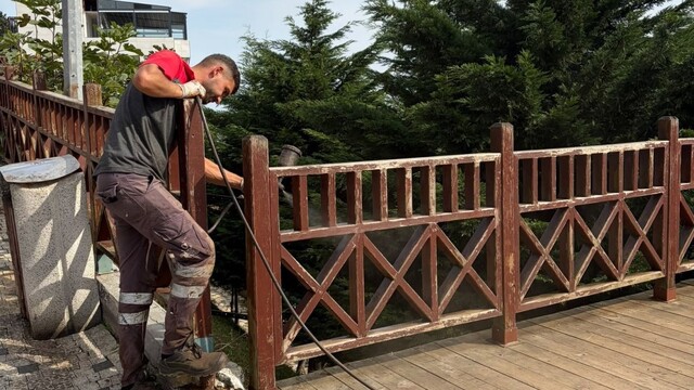Boztepe'de kent mobilyaları bakımdan geçiriliyor