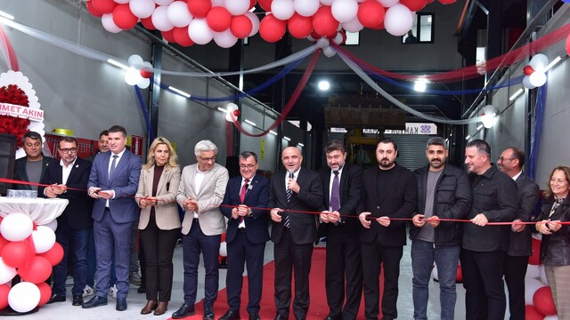 Altıeylül Belediyesi'nin araç bakım ve onarım tesisi hizmete açıldı