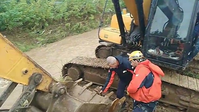 Kocaeli'de sağanak nedeniyle ev ve iş yerlerini su bastı; sele kapılan kişi kayboldu (3)