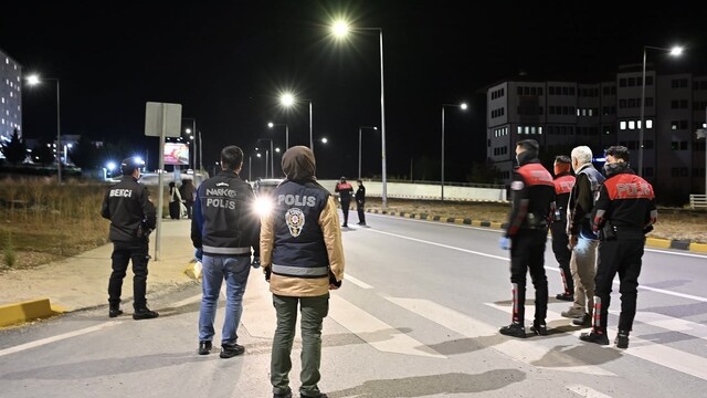 Çankırı'da polis ekiplerinden öğrenci yurtlarının çevresinde sıkı denetim