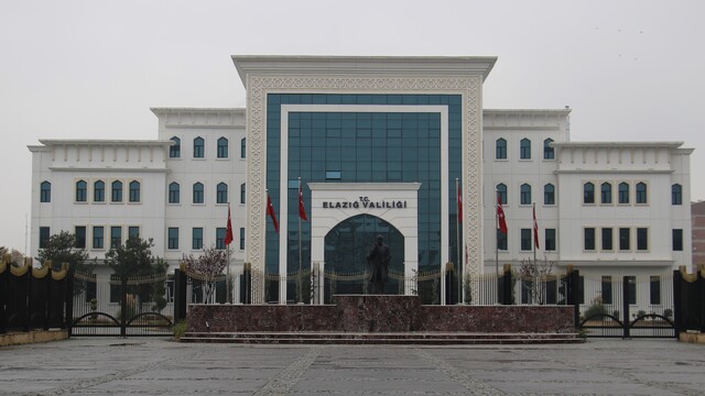Elazığ'da eğitime yarım gün ara verildi