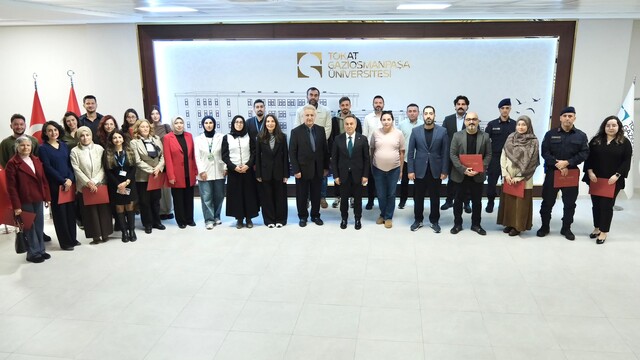 TOGÜ'de bağımlılıkla mücadele kapsamında eğitmenlere teşekkür belgesi verildi