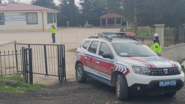 Tokat'ta jandarma okullarda denetim çalışması yapıyor