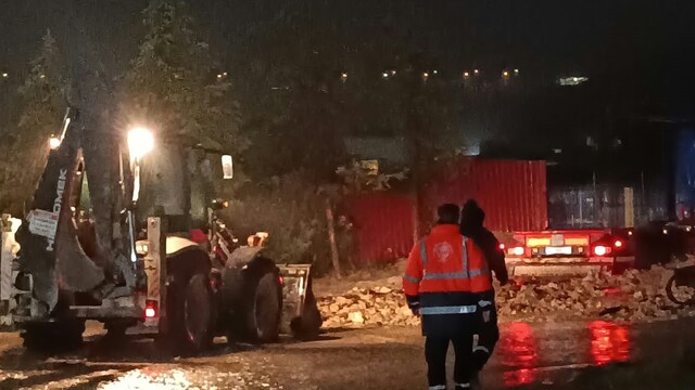Dilovası'nda sağanak mesaisi