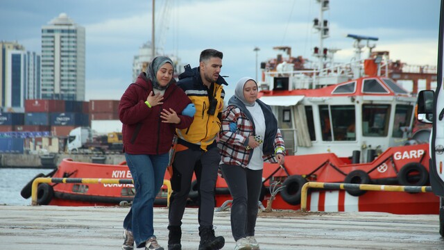 İzmir'de gerçeği aratmayan dev sağlık ve afet tatbikatı
Alsancak Limanı'nda kimyasal sızıntı ve patlama tatbikatı yapıldı