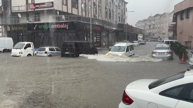Zonguldak ve Düzce'de sağanak etkili oluyor