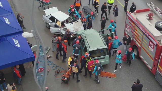Muş'ta 100 personelin katılımıyla trafik kazası tatbikatı yapıldı