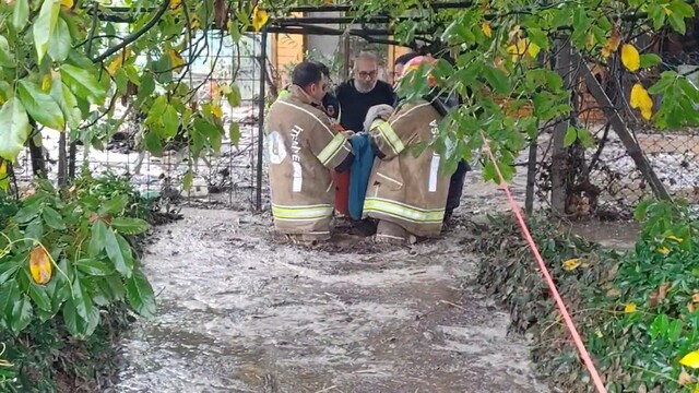 Bursa'da sağanak; dere taştı, mahsur kalanlar kurtarıldı (2)