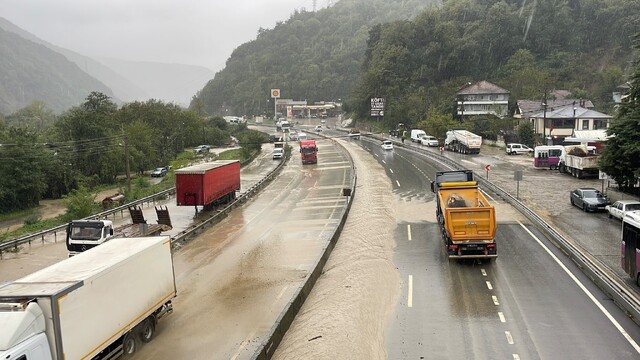 Sakarya'da sağanak; yollar ve sokaklar suyla kaplandı (6)