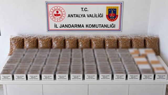 Antalya'da 1 ton kaçak tütün ile 10 bin makaron ele geçirildi