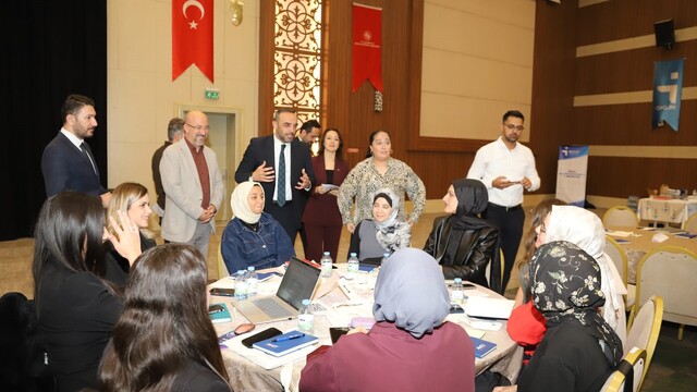 Konya'da gençler ve iş dünyası aynı masada buluştu