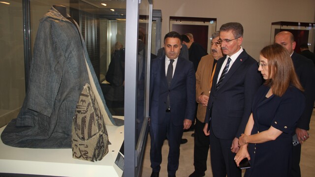 Mevlana'nın hırkası ve Şems-i Tebrizi'nin serpuşu Erzurum'da sergileniyor