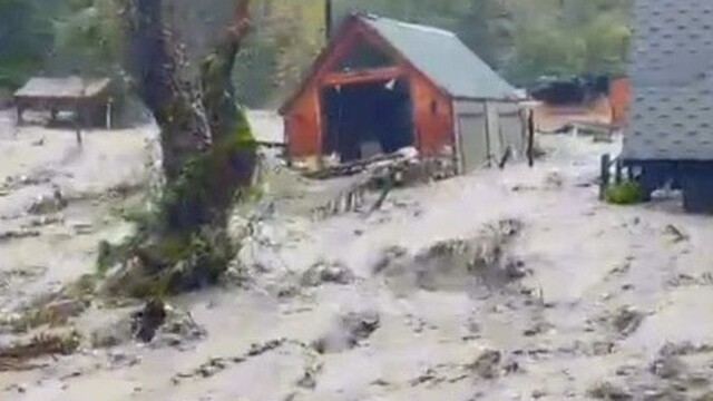 Sakarya'da sağanak; dereler taştı, evleri su bastı (10)