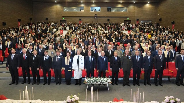 EBYÜ'de 2026-2027 akademik yılı törenle başladı