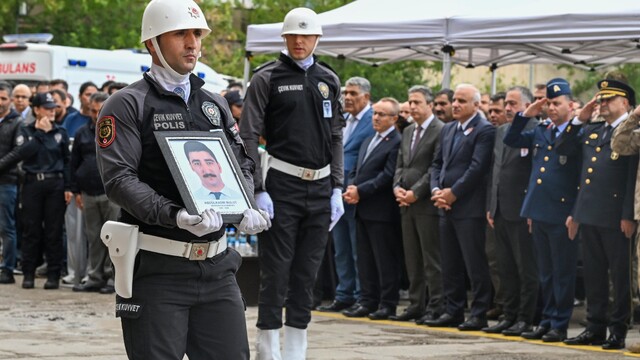 Diyarbakır'da kalp krizi sonucu yaşamını yitiren polis için tören düzenlendi