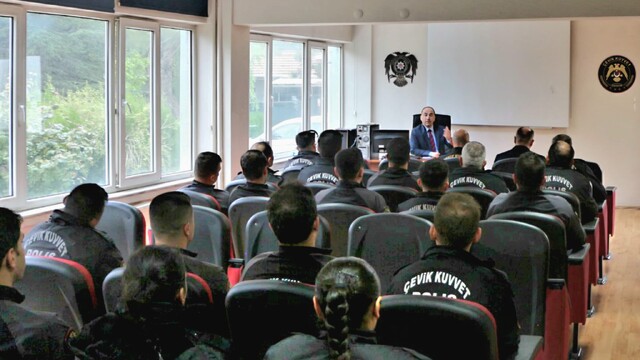 Eskişehir Emniyet Müdürü Tolga Yılmaz, çevik kuvvet personeliyle bir araya geldi