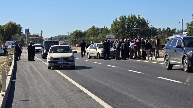 Karşıya geçmek isterken otomobilin çarptığı yaşlı adam hayatını kaybetti