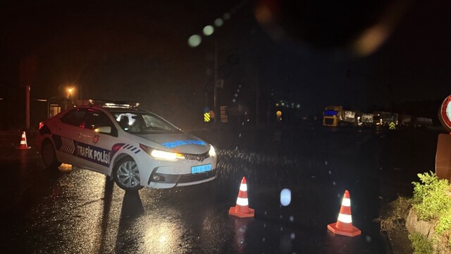 Sakarya'da sağanak nedeniyle bazı yollar ulaşıma kapandı