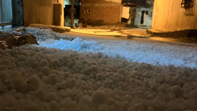 Bayburt'ta fındık büyüklüğünde dolu etkili oldu