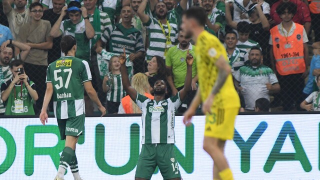 Bursaspor'da tarihi rekor: Kelechi Iheanacho Türk futbol tarihine geçti