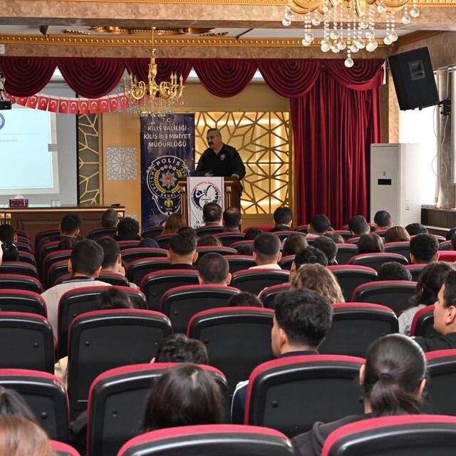Kilis İl Emniyet Müdürü Bağrıaçık, öğrencileri dijital tehditlere karşı uya...