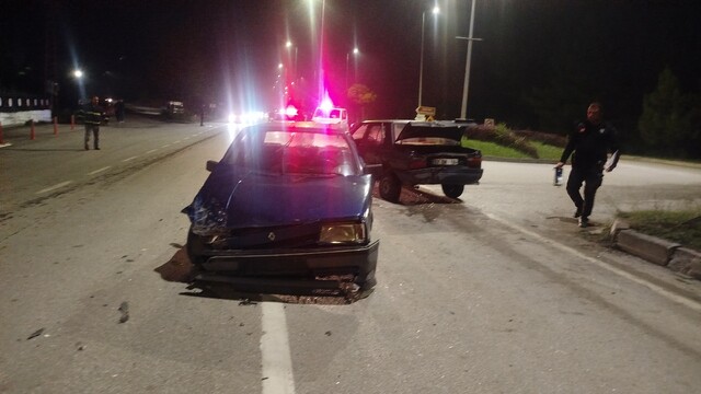 Sinop'ta iki otomobilin çarpışmasında 1 kişi yaralandı