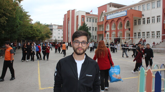 Görme engelli Abdülkadir, mezun olduğu okula öğretmen oldu