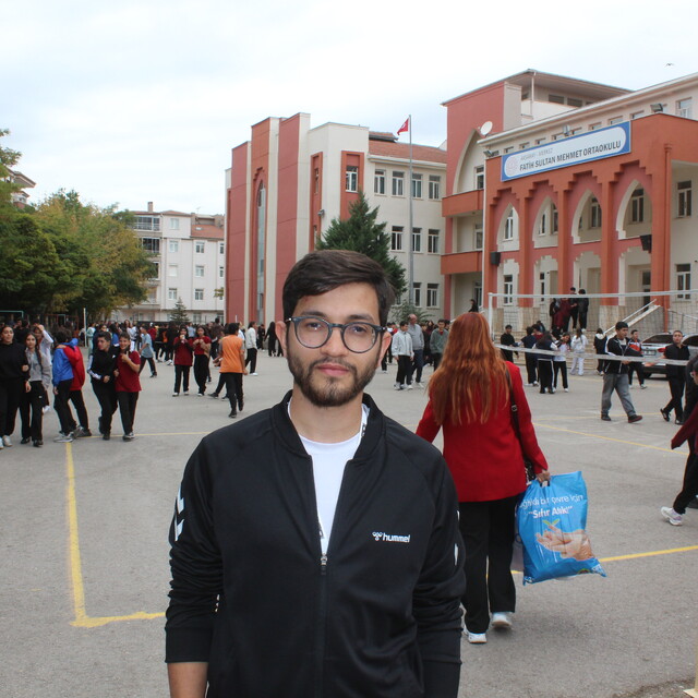 Görme engelli Abdülkadir, mezun olduğu okula öğretmen oldu