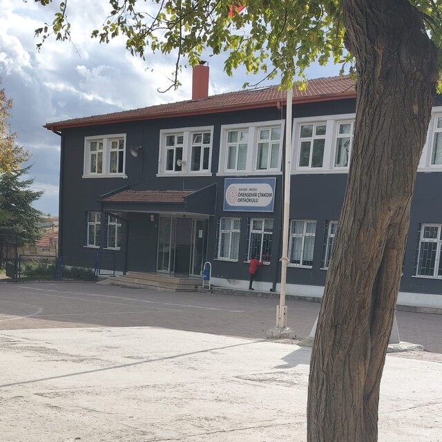 Kayseri'de 12 öğrenci, gıda zehirlenmesi şüphesiyle hastaneye kaldırıldı