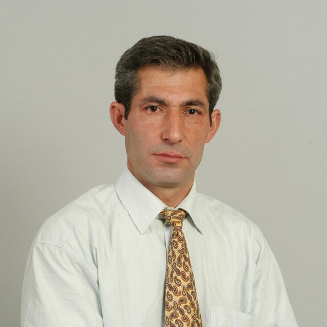 Ceviz ağacından düşüp öldü