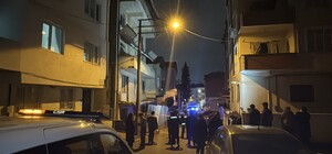 Boşaltılan binada balkon çöktü, sokak giriş-çıkışa kapatıldı