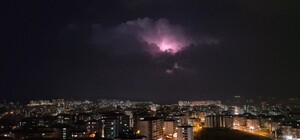 Elazığ’da bulutların arasında şimşek gösterisi
