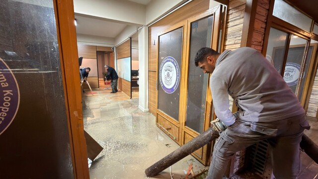 Kemaliye'de dolu ve sağanak nedeniyle heyelan ve su baskınları yaşandı