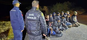 Mobil radar tespit etti, kaçak göçmenler yakalandı