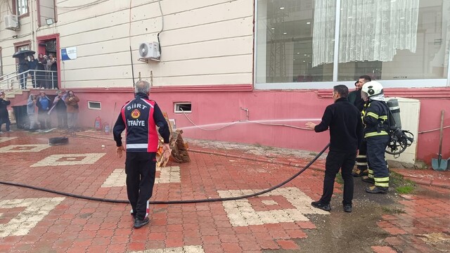 Siirt'te kız öğrenci yurtlarında yangın tatbikatı: Öğrenci ve personele uygulamalı eğitim