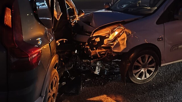 Diyarbakır'da otomobiller çarpıştı: 2 yaralı