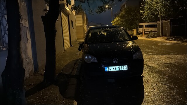 Odunpazarı'nda park halindeki iki aracın kırık dikiz aynaları dikkat çekti