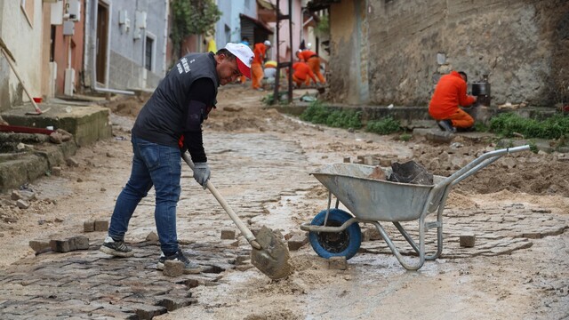 Bilecik'te iki noktada parke taşı çalışması başladı