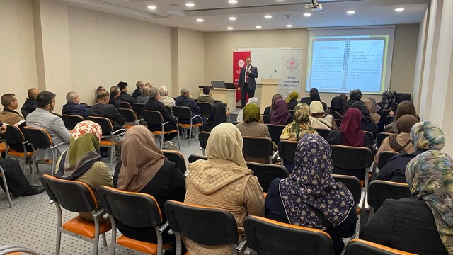 Kırıkkale'de umrecilere seminer verildi