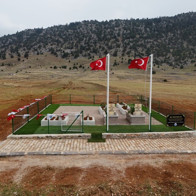 Asırlık mezarlar, şehitlik oldu