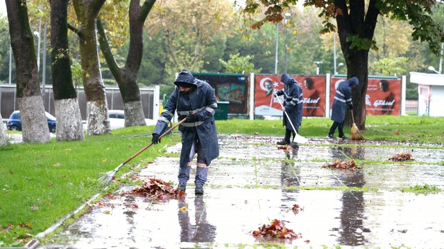 Osmangazi Belediyesi'nden sonbahar temizliği
Osmangazi'de park ve yeşil alanlarda yoğun mesai