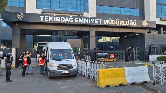 Tekirdağ merkezli 18 ilde dev operasyon: 433 milyon liralık dolandırıcılık ağı deşifre edildi
Araç satış ilanıyla 433 milyon liralık vurgun: 18 ilde operasyon