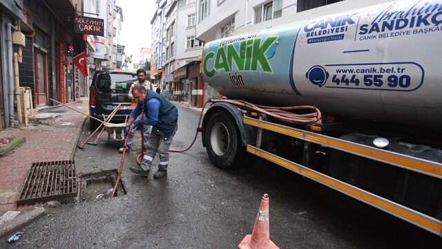Canik'te sağanak mesaisi