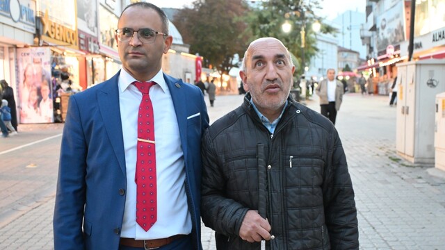 Kütahya'da görme engellilerin kılavuz yol mücadelesi: "Bu yollar bizim hayat yolumuz"