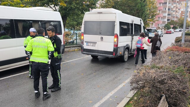 Kütahya'da "dur" ihtarına uymayan servis sürücüsü ile araç sahibine 440 bin lira ceza
