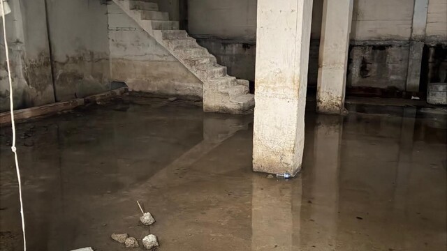 Kilis'te tedirgin eden bina: Kolonlar su altında, oturanlar endişeli